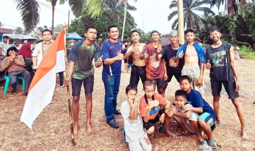 Jonaidi SP saat Bersama Anak Anak Lomba 17 Agustus 2023