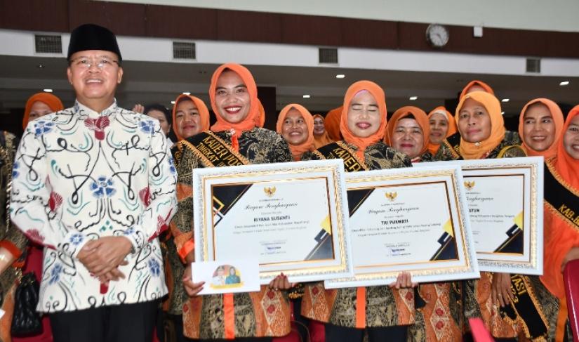Penganugerahan kader Posyandu terbaik se Provinsi Bengkulu, kemarin (17/11/23).