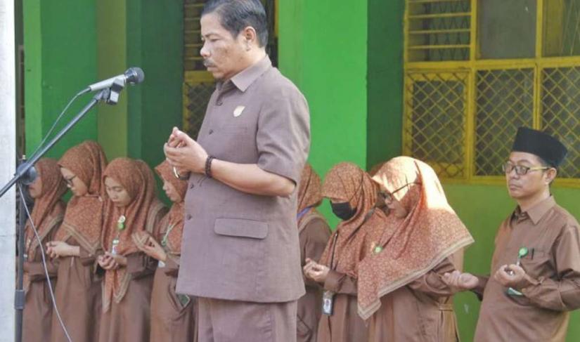 Anggota DPRD Bengkulu Usin Abdisyah Putra Sembiring SH saat Jadi Insperktur Upacara di SMA 4 Muhammadiyah Bengkulu Foto/DOk