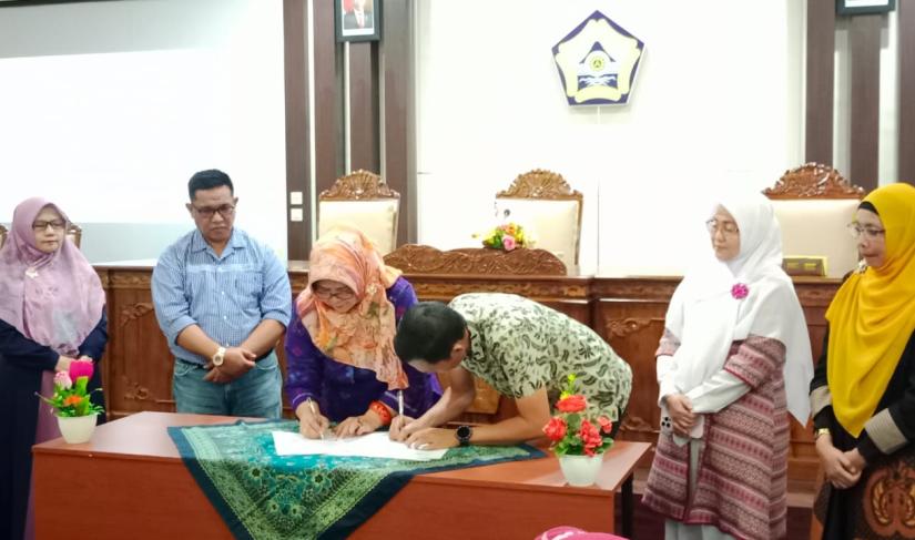 JMSI Bengkulu tandatangani nota kerjasama dengan Program Studi Jurnalistik Unib. Kesepakatan itu dilangsungkan di Ruang Laboratorium International Fakultas Ilmu Sosial dan Ilmu Politik, Unib, Senin, (20/03/23).