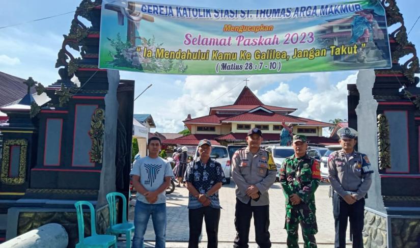 Bhabinkamtibmas Polres Bengkulu Utara (BU) Polda Bengkulu telah melaksanakan pengamanan ibadah minggu Paskah di Gereja wilayah Desa Rama Agung, Kecamatan Arga Makmur, Bengkulu Utara, pada Minggu (09/04/2023) mulai pukul 07.00 WIB. /polres bu/