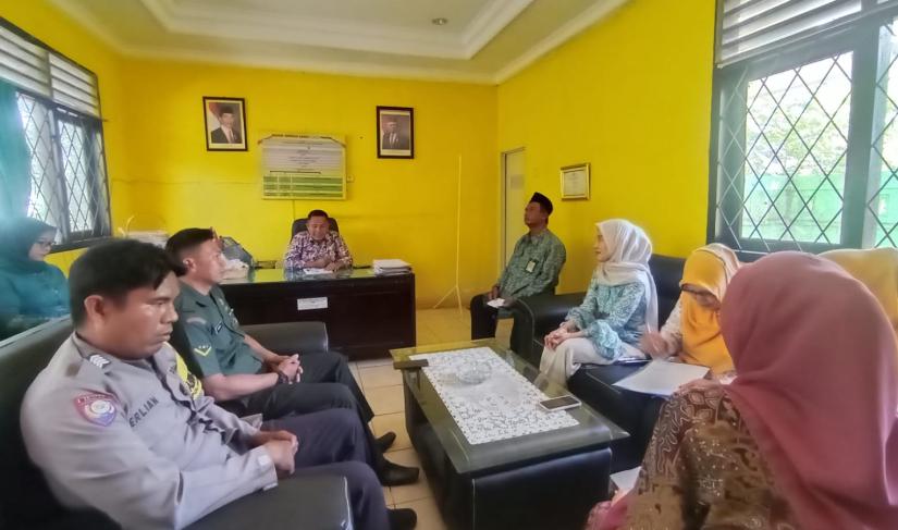  Rapat Lintas Sektoral penurunan Stunting yang diselenggarakan di Kantor Camat Manna Bengkulu Selatan pada Kamis (13/4/2023).