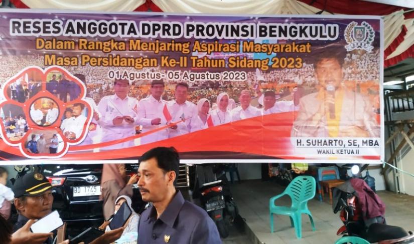 suharto saat wawancara usai reses