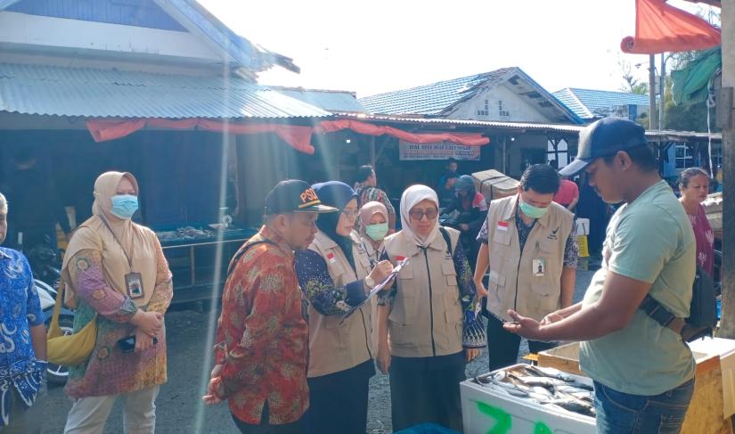 Operasi intensifikasi pengawasan pangan menjelang perayaan Natal dan Tahun Baru 2023/2024, pada Selasa (21/12/23).