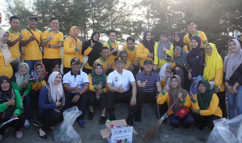 Pemprov Bengkulu Bersama Forkopimda Sinergi Bersih-Bersih Pantai Panjang