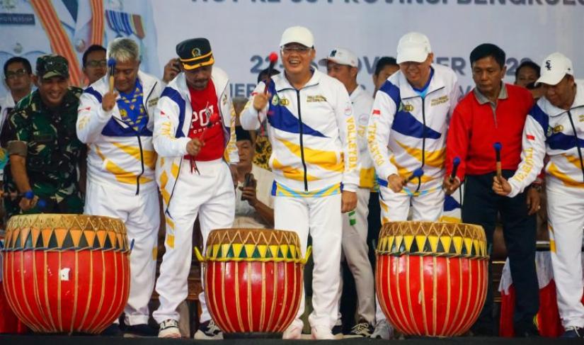 Gubernur Rohidin bersama stakeholder Buka Turnamen Bola Volly Kapolda Cup