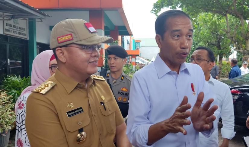 Presiden Jokowi Saat Bersama Gubernur Bengkulu Rohidin Mersyah Foto/Dok