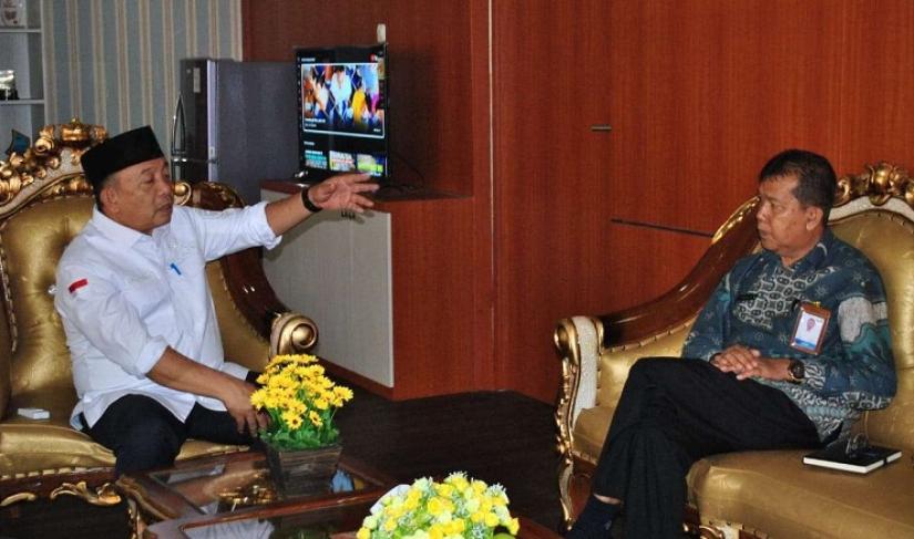  Plt Kepala Perwakilan Badan Kependudukan dan Keluarga Berencana Nasional (BKKBN) Provinsi Bengkulu, Drs. Zainin bersama wakil bupati Seluma Gustiyanto beberapa waktu lalu/ foto: zul/