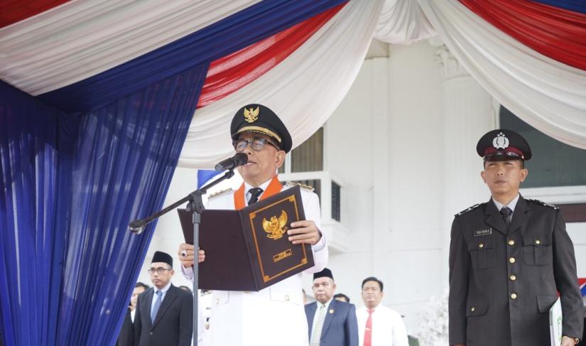 upati Kepahiang Dr. Ir Hidayattulah Sjahid, MM IPU memimpin upacara bendera pada peringatan Hari Ulang Tahun (HUT) ke-19 dipusatkan di halaman kantor Bupati, Sabtu (7/1/ 2023).