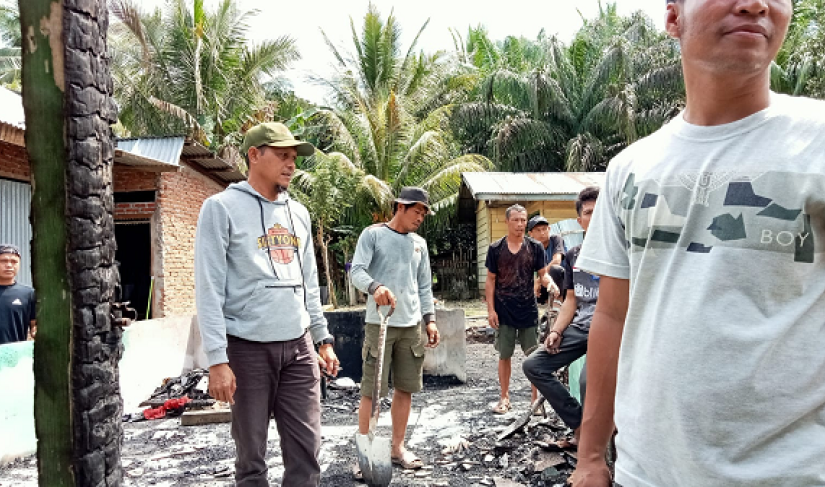 Bupati Mukomuko Respon Cepat Musibah Kebakaran di Desa Semundam, Langsung Turunkan Tim