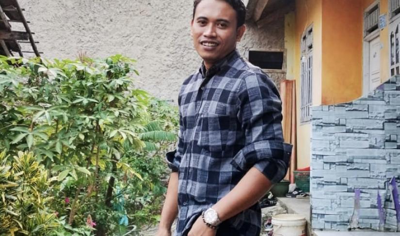 Denmas Gunawan Pelatih Marching Band Berparas Tampan