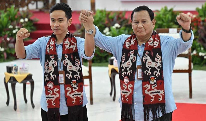 Gibran-Prabowo saat mendaftar di KPU.