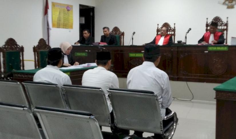 Tiga Pelaku Kasus Korupsi Dana KUR di Bank Syariah Bengkulu Jalani Sidang Perdana.