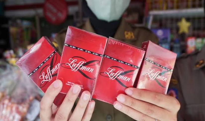 Rokok ilegal yang dijual di berbagai warung di Kota Bengkulu.