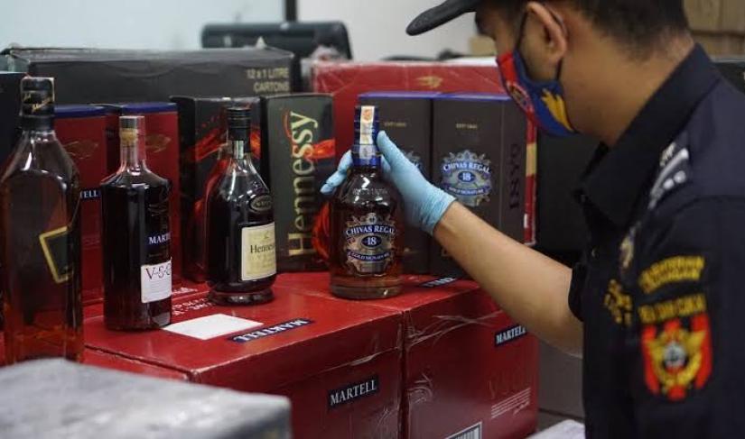 Pengamanan minuman beralkohol tanpa izin/dok.net