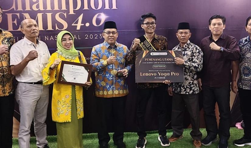 Operator EMIS MTsN 1 Bengkulu Selatan, M. Arifky Pratama, M.Pd, berhasil meraih juara pertama sebagai User Champion EMIS 4.0 Teladan tahun 2023 tingkat nasional.