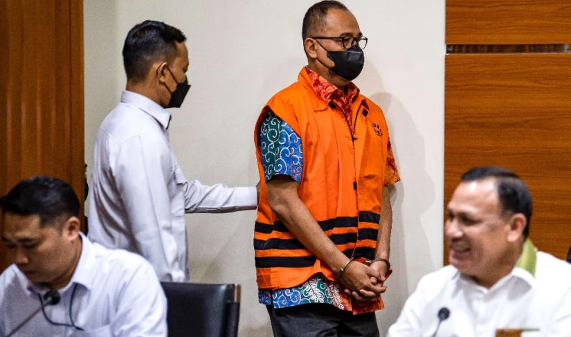  Ketua KPK Firli Bahuri saat konferensi pers di Gedung Merah Putih KPK, Jakarta, Senin (3/4/2023).