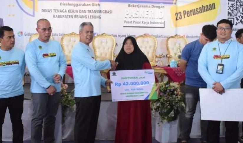 Dinas Tenaga Kerja Kabupaten Rejang Lebong Selenggarakan Job Fair Hybrid untuk Mengurangi Pengangguran (foto: ist)