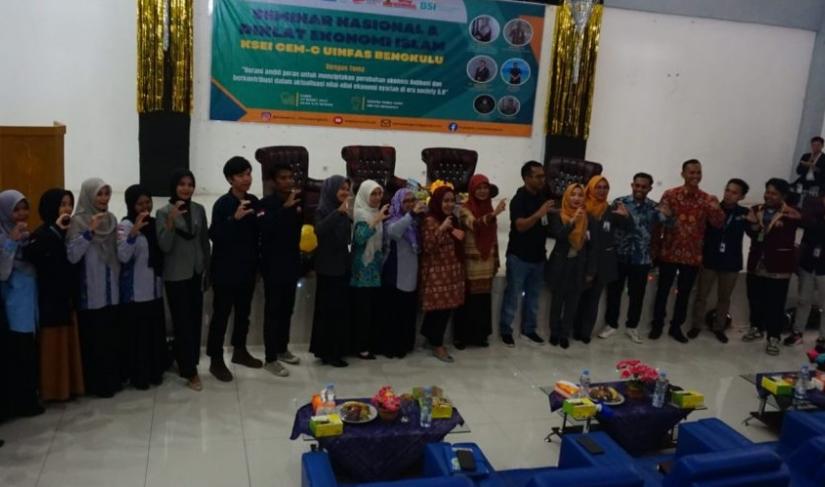 Seminar Nasional dan Diklat Ekonomi Islam diadakan oleh Kelompok Studi Ekonomi Islam (KSEI) di Gedung Serba Guna (GSG) UIN Fatmawati Sukarno Bengkulu. (foto: Oki)