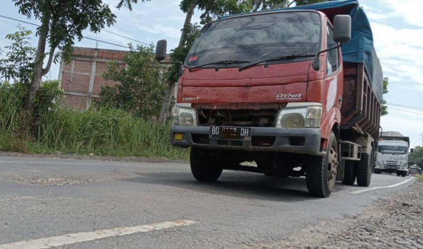 Truk muatan batu bara.