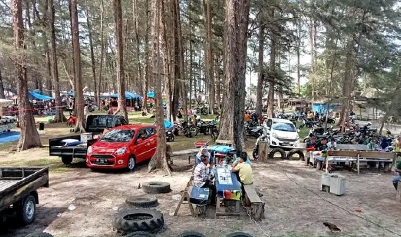 Objek Wisata Pantai Batu Kumbang.
