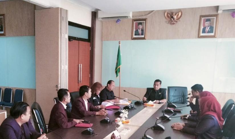 Dewan Perwakilan Rakyat Daerah (DPRD) Provinsi Bengkulu kedatangan Aliansi Persatuan Perawat Nasional Indonesia (PPNI) dan LSM Gemawasbi Group pada Jumat (7/6/2024).