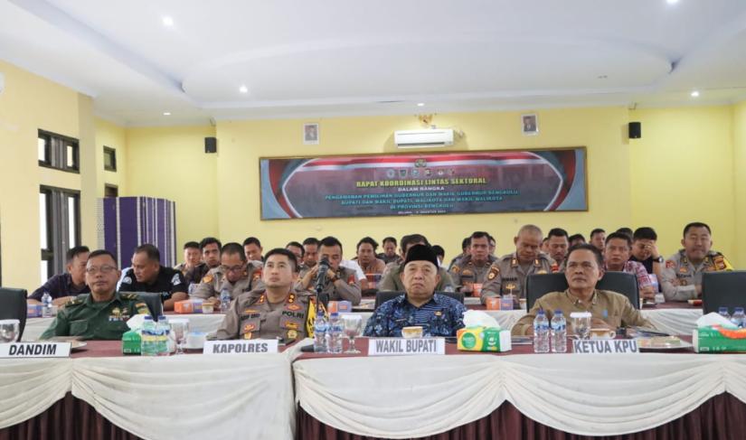 Wakil Bupati Seluma, Drs. H. Gustianto, menghadiri Rapat Koordinasi (Rakor) Lintas Sektoral yang digelar pada Kamis (8/8/2024) di Aula Mapolres Seluma.