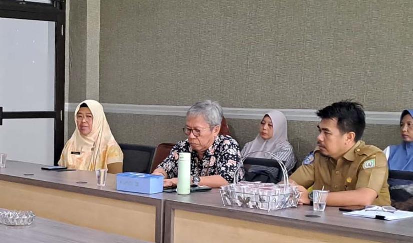 Kepala Dinas LHK Provinsi Bengkulu, Safnizar, S.Hut, MP sewaktu memfasilitasi KPTH Tanjung Heran Maju agar memperoleh izin pengelolaan hutan belum lama ini. (Oki~PenaRafflesia.Com)