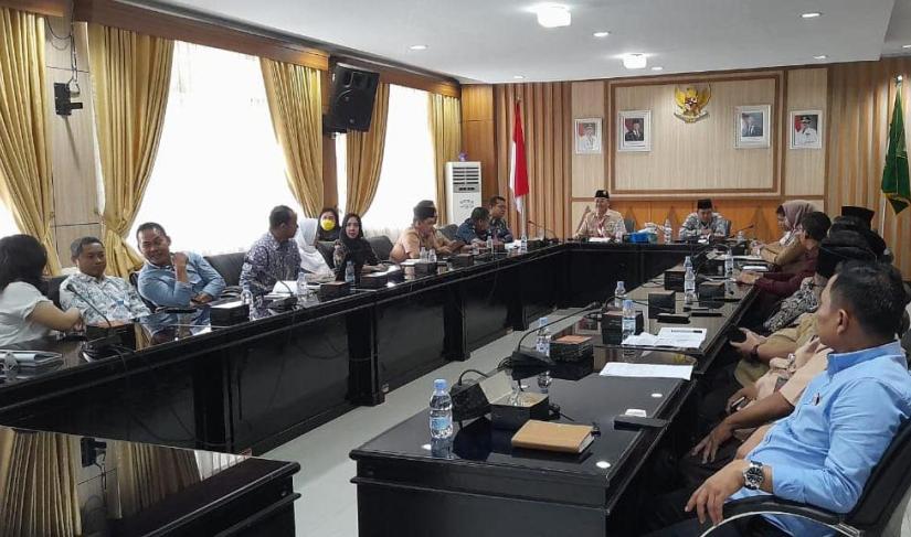 Dinas LHK Provinsi Bengkulu saat mengikuti rapat pembahasan zona dumping area di wilayah Provinsi Bengkulu. (Redi~PenaRafflesia.Com)