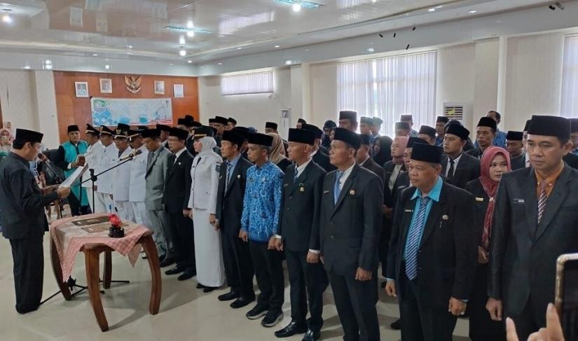 Pengambilan sumpah jabatan dilakukan oleh Sekda Kaur Dr. Drs. Ersan Syahfiri, MM, belum lama ini