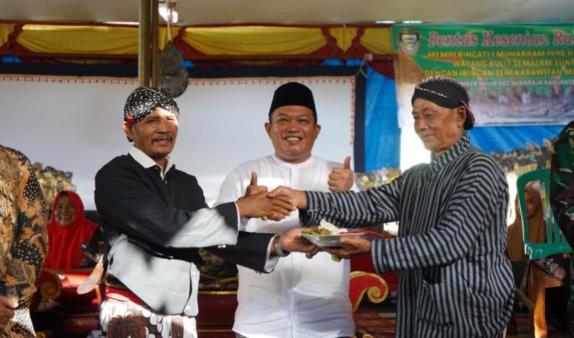 Bupati Seluma menghadiri peringatan Hari Ulang Tahun (HUT) ke-52 Desa 'Transmigrasi' Sumber Arum di Kecamatan Sukaraja pada Jumat (12/7/2024).