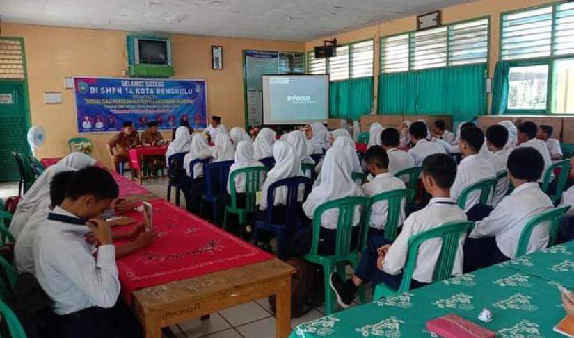Aktivitas belajar mengajar di SMP 14 Kota Bengkulu. (foto : Fatmala/Penarafflesia.com)