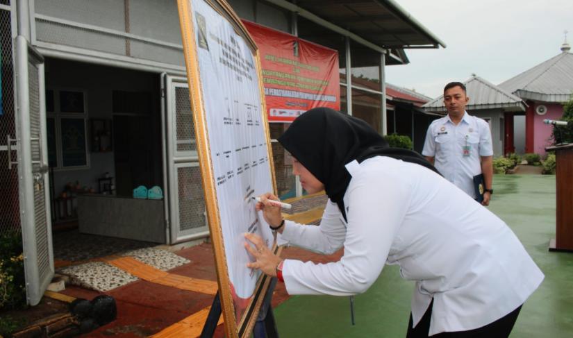Lapas Perempuan Bengkulu Ikrar Netralitas ASN dan Tandatangani Komitmen Zona Integritas.