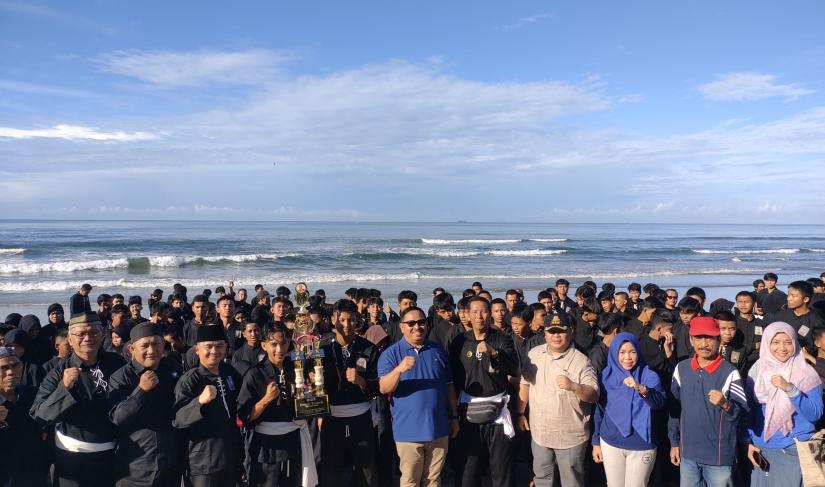 PSHT Bengkulu Peduli Pantai Panjang.