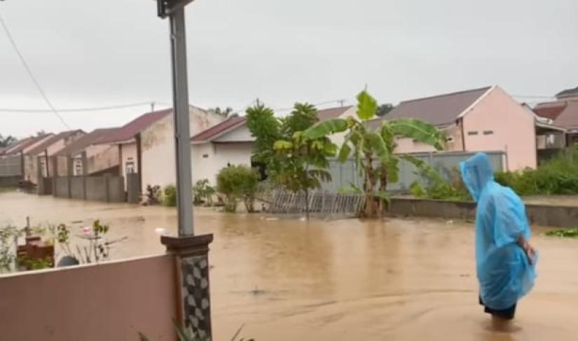 Banjir di Kelurahan Bentiring Kota Bengkulu (foto: Fatmala/Penarafflesia.com).