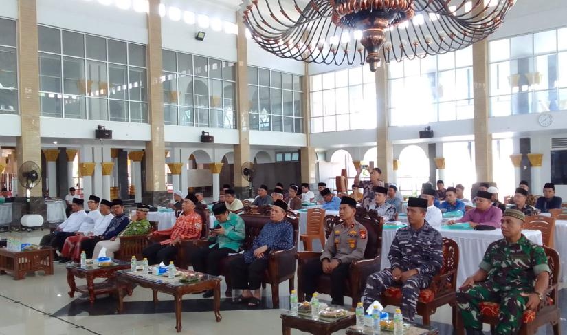 Pembinaan manajemen masjid yang dihadiri oleh Imam/Khotib se Provinsi Bengkulu, di Masjid Raya Baitul Izzah Kota Bengkulu, Minggu (28/1/24). (Foto:Fatmala/Penarafflesia.com).