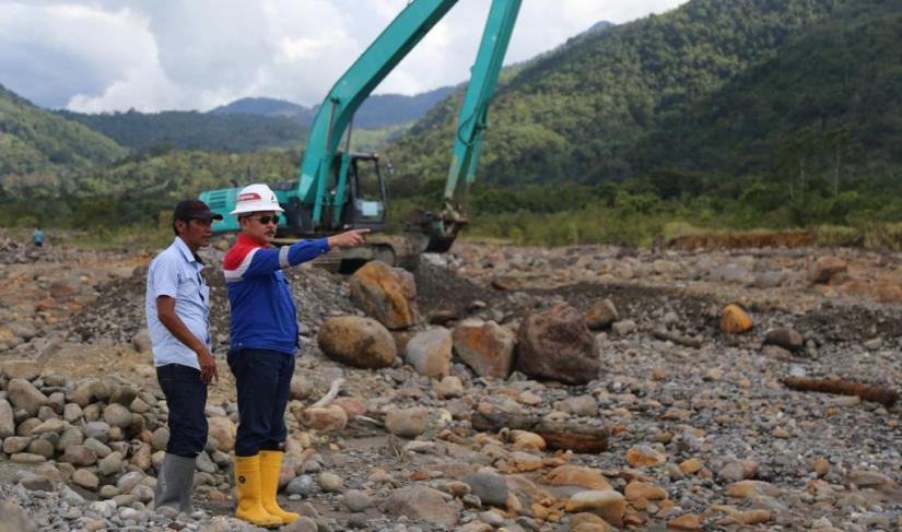 PGE Hululais lakukan normalisasi sungai Hulu Kotok. (Dok:Istimewa/Penarafflesia.com).