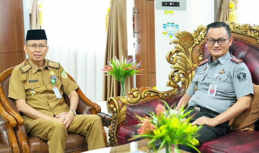 Audiensi Kalapas bersama Sekda Provinsi Bengkulu, di ruang kerjanya. 