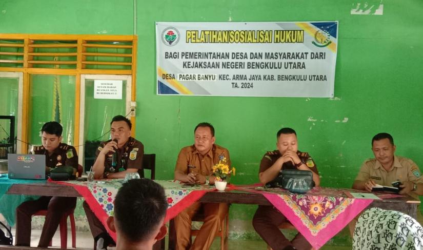 Sosialisasi Pelatihan Hukum Pemdes Desa Pagar Banyu Dari Kejaksaan Negeri Bengkulu Utara./ Poto Redy Penarafflesia.com