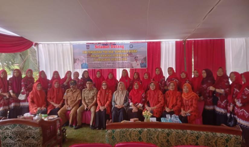 Pembinaan 10 program pokok PKK dari tim kabupeten Bengkulu Utara di desa pasar Palik, "Redy Penarafflesia.com" 