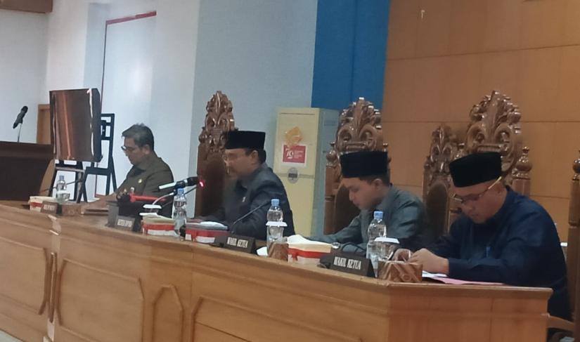 Paripurna DPRD Bengkulu Utara Penyampaian Nota Pengantar Bupati atas 3 Raperda."Redy Penarafflesia.com"