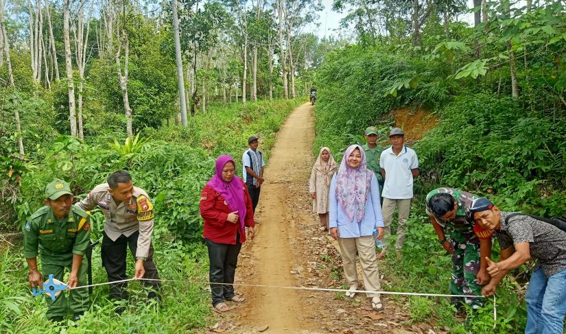 Pemdes beserta BPD Sinar Mulya lakukan titik nol pembangun jembatan, Jumat (24/052024)
