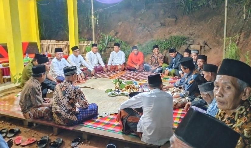 Sekda Seluma H. Hadianto, SE.MM.MSI beserta Asisten l,ll dan lll saat menghadiri hajatan Petunggu dusun desa Tanjung agung Seluma baratng