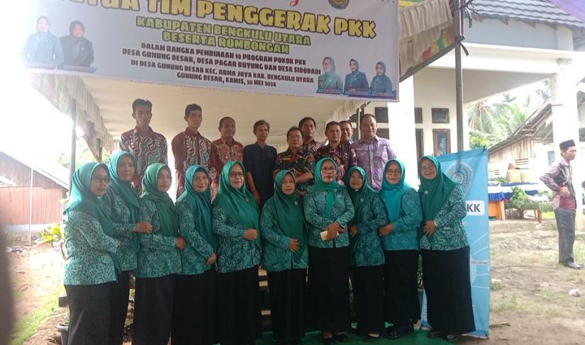 Pembinaan 10 Program Pokok PKK Desa Gunung Besar, Sido Dadi Dan Desa Pagar Ruyung Oleh Ketua Tim PKK Kabupaten Bu. "Redy Penarafflesia.com"
