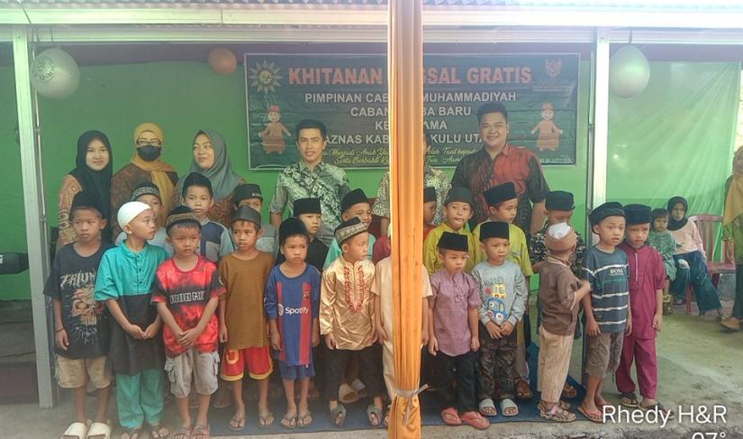 25 anak anak yang mengikuti khitanan gratis bersama tim medis." Redy Penarafflesia.com" 