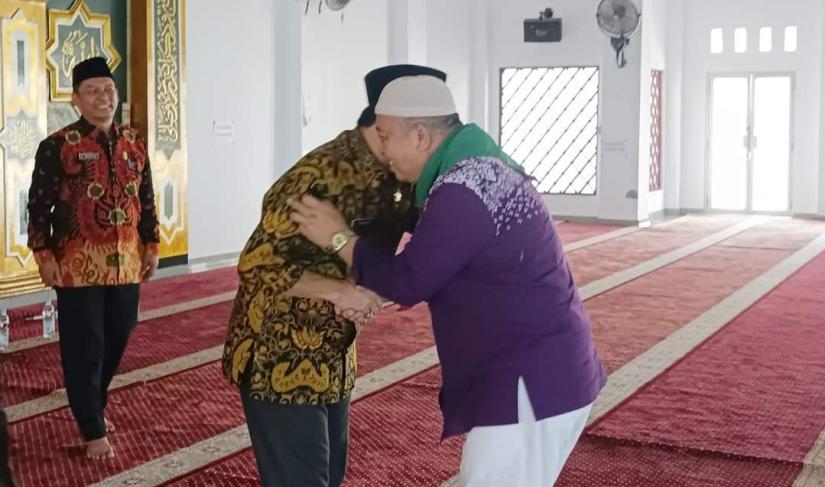 Sekda Seluma H. Hadianto sambut kepulangan jema'ah haji tiba di masjid Baitul Falihin seluma