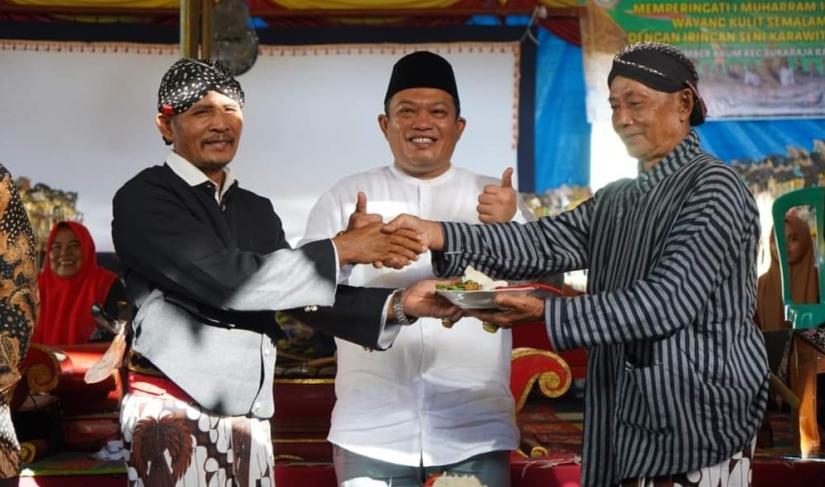 Bupati Selumsa saat menghadiri syukuran desa sumber Arum yang ke 53