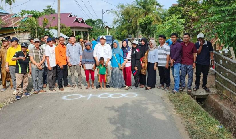 Poto bersama Bupati Seluma dengan masyarakat usai melakukan titik Nol