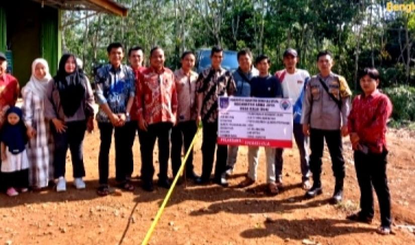 Pelaksanaan titik nol kegiatan pembanguna gedung posyandu desa kalai duai." Redy penarafflesia.com "