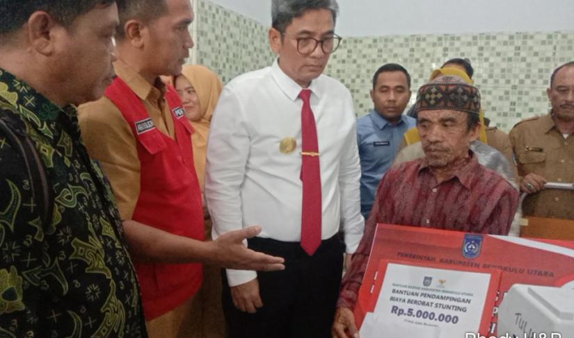 Pjs Bupati Kunjungi Pasien Balita Kurang Gizi Di RSUD Arga Makmur Bengkulu Utara."Redy Penarafflesia.com" 